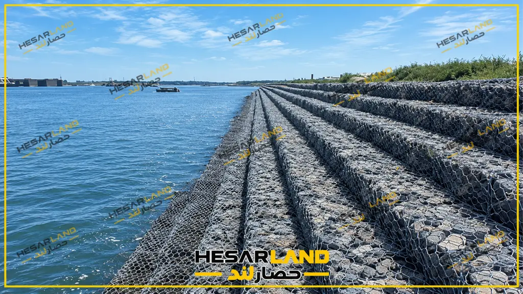 اجرای دیوار گابیونی برای حفاظت از سواحل در برابر فرسایش